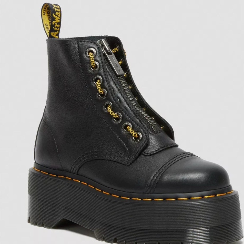These Sinclair boots are welted on a towering 2 1/4 inch Quad Retro Max sole.